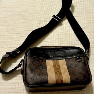Crossbody purse